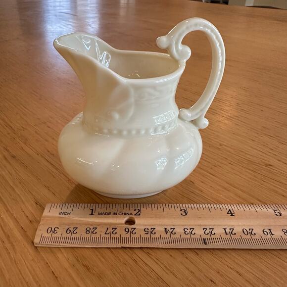 Vintage Creamer by Lenox Colonial Collection Bone China - Picture 9 of 9